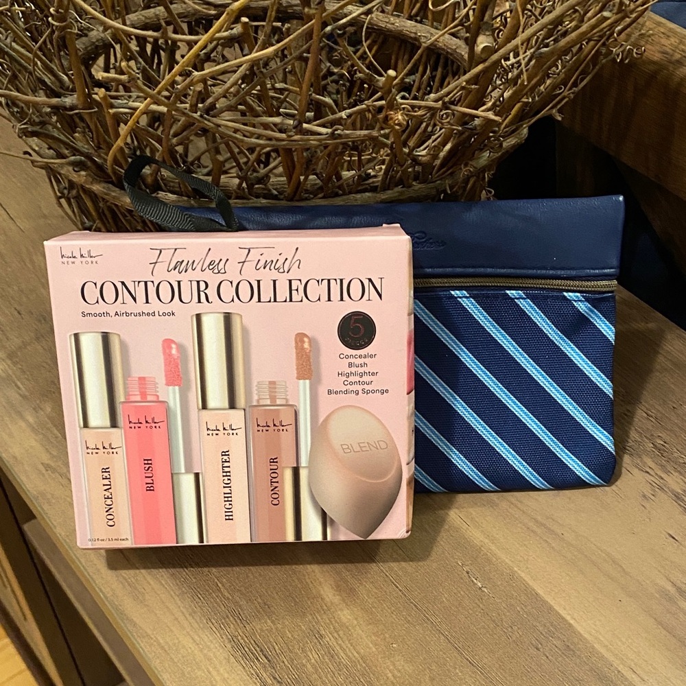 🍀 Nicole Miller Flawless Finish Contour Collection with cosmetic bag